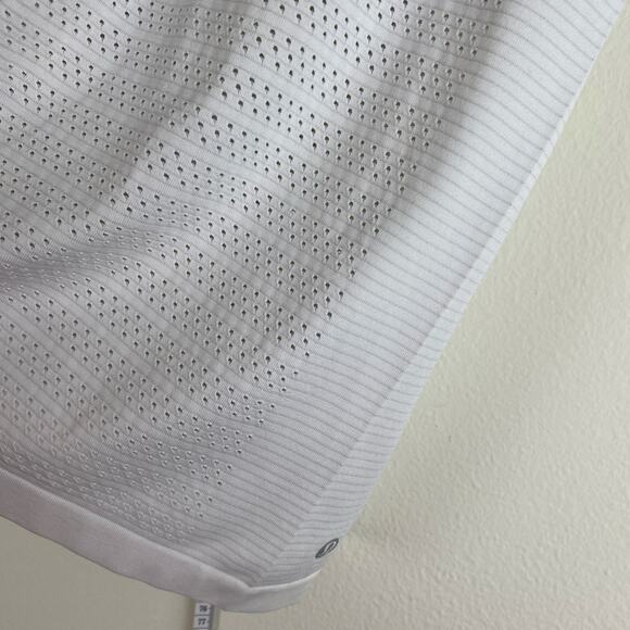 Lululemon Breeze By Short Sleeve Squad Size 8 White Top Active Athleisure W3AWQS - Picture 9 of 11